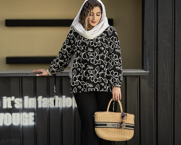 هوزاد (نادری) در برج ماندگار